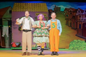 Jack, Dame Trot and Simple Simon mid song when they think they are rich